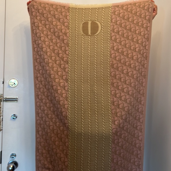 CD Scarf - Picture 5 of 7